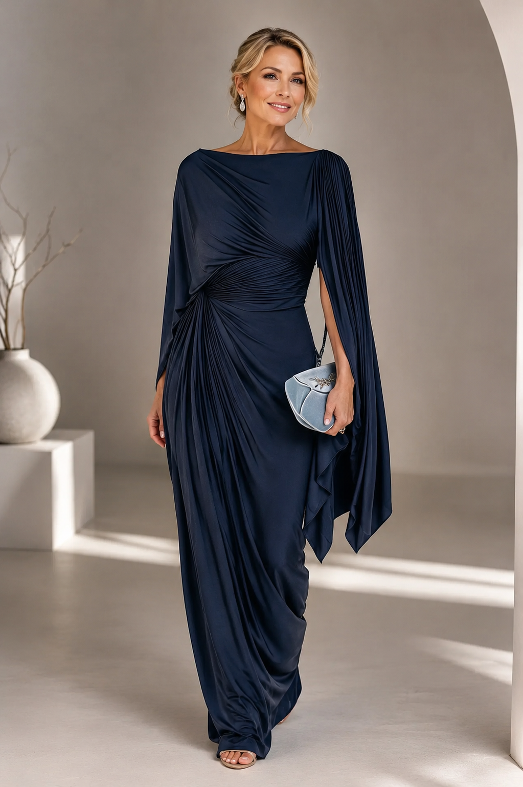 Eleonora – vestido maxi plisado con capa
