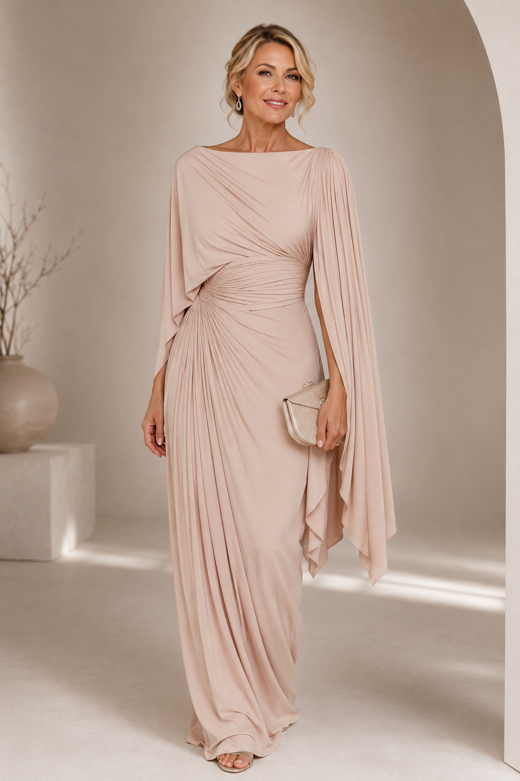 Eleonora – vestido maxi plisado con capa