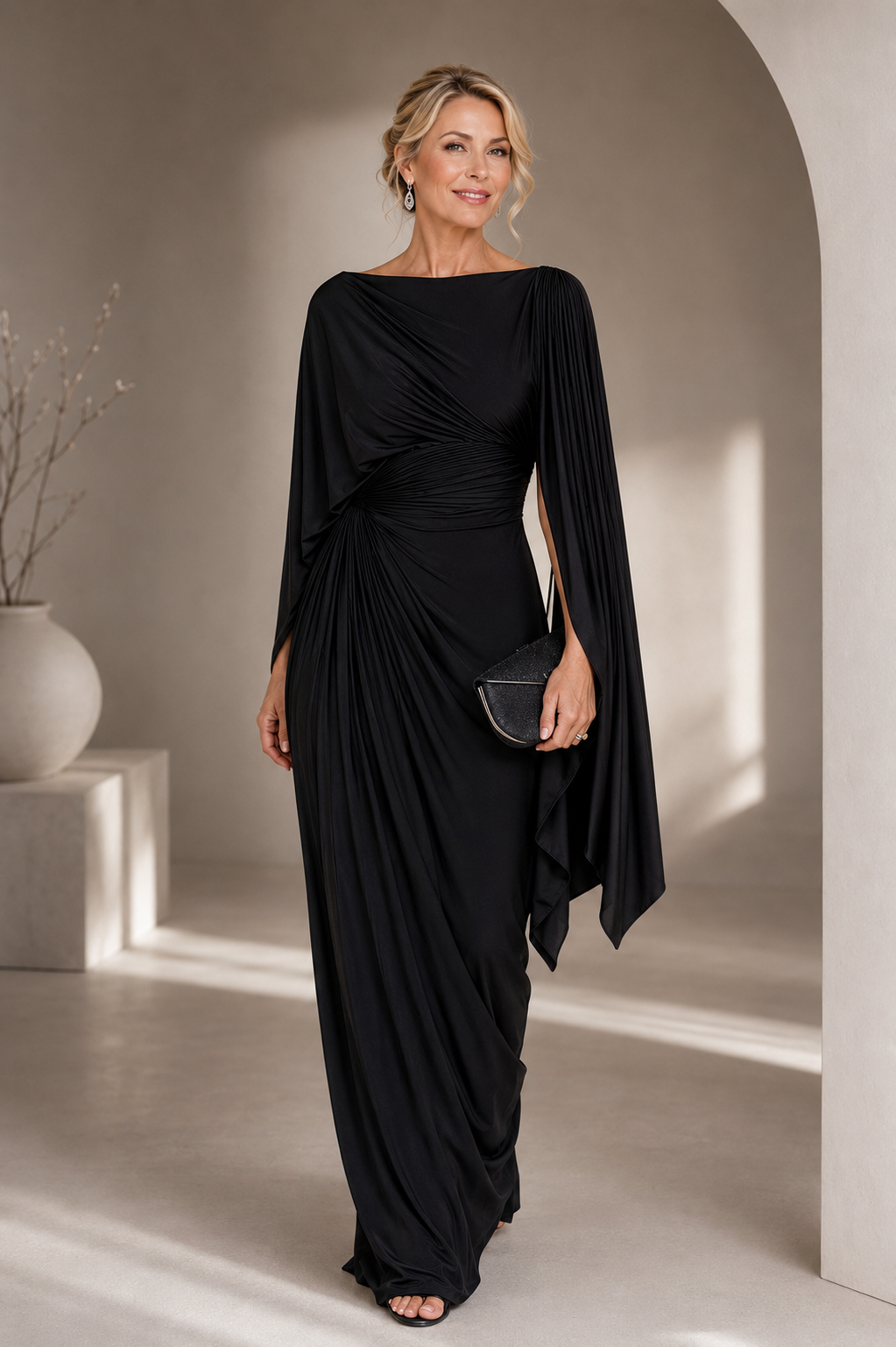 Eleonora – vestido maxi plisado con capa